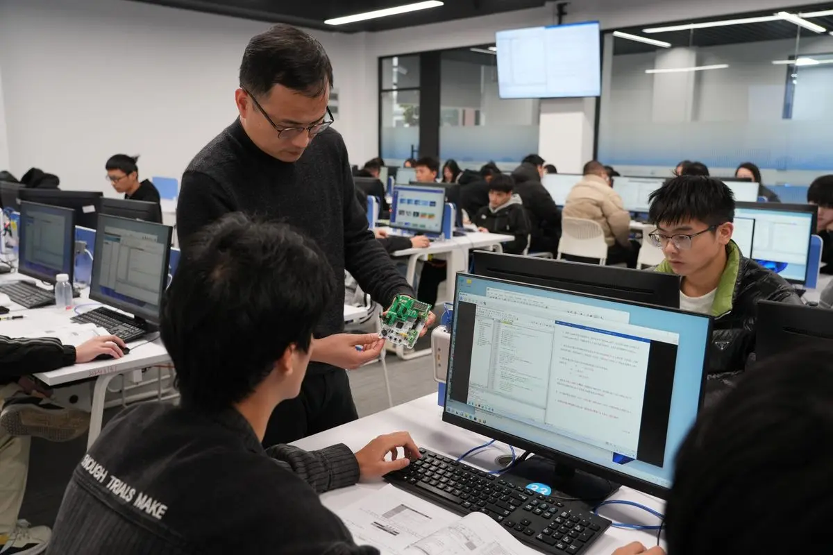 Gandeng HGI Research Centre Tiongkok, Disdik Jatim Siapkan Talenta Digital Berdaya Saing Global
