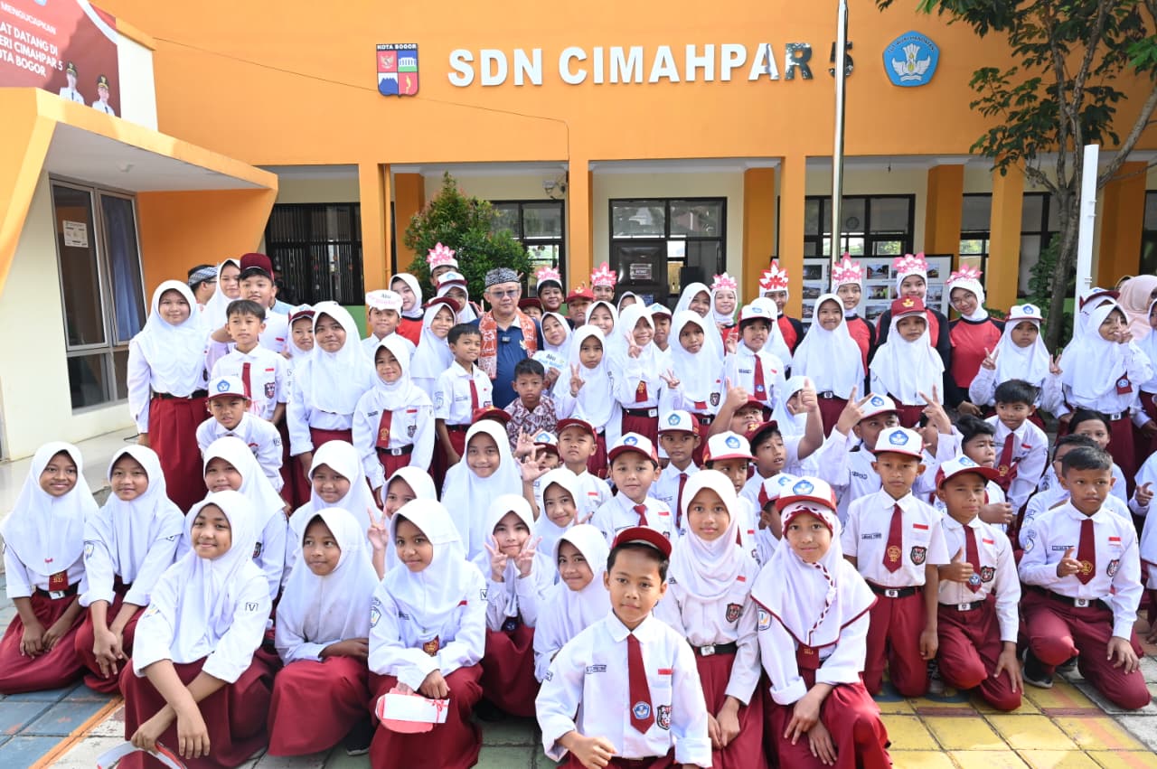 Revitalisasi Sekolah Hadirkan Lingkungan Belajar Lebih Baik, Pendaftar SPMB Meningkat