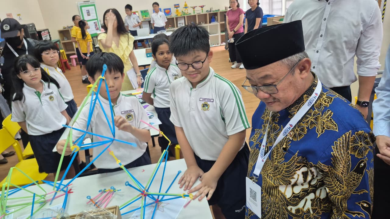 14th ASED Jadi Momentum Mendikdasmen Ajak Negara ASEAN Perkuat Digitalisasi Pendidikan, AI dan Koding